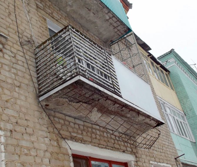 How to determine the emergency condition of a balcony